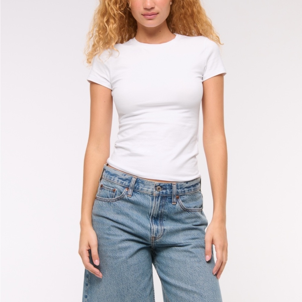 Abercrombie lounge tucksble baby tee